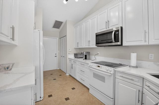 7400 Hearth Stone Avenue, Boynton Beach, FL 33472