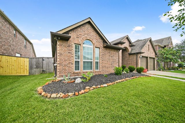 7413 Woodward Springs Drive, Pearland, TX 77584