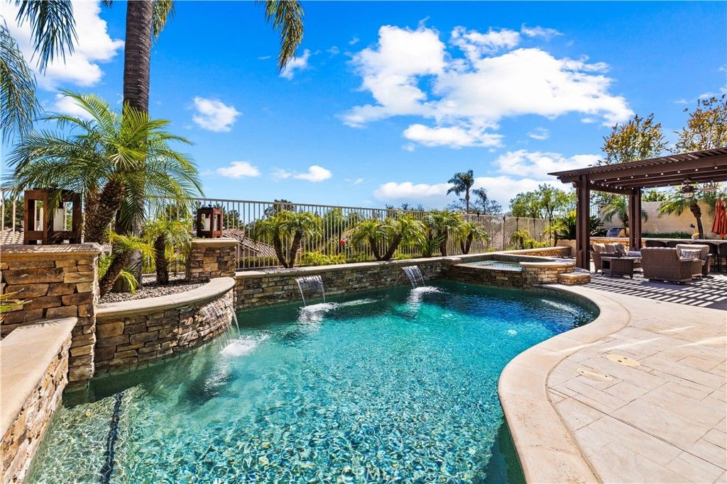 32 Via Perico, Rancho Santa Margarita, CA 92688