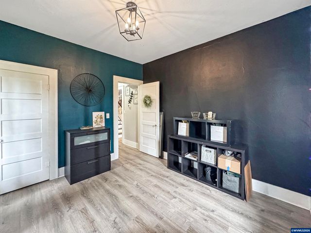 355 24th St SE, Salem, OR 97301