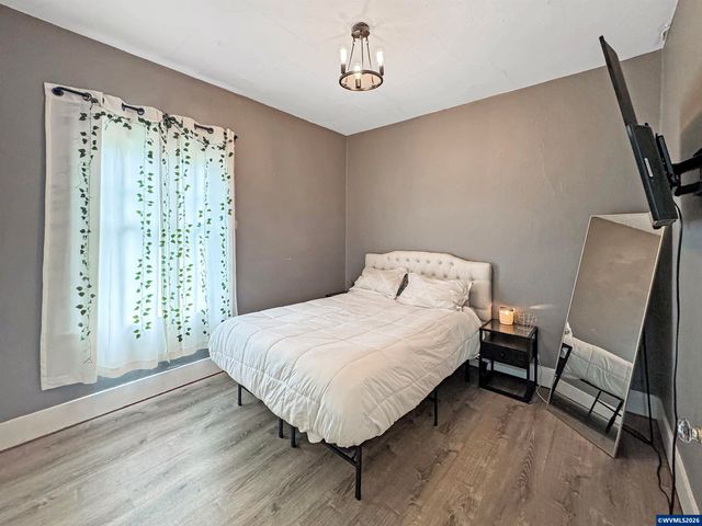 355 24th St SE, Salem, OR 97301