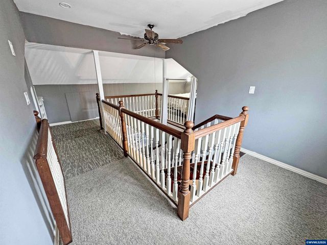 355 24th St SE, Salem, OR 97301