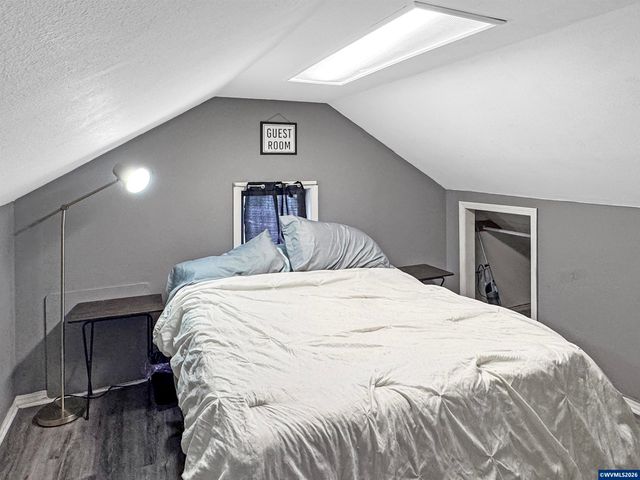 355 24th St SE, Salem, OR 97301