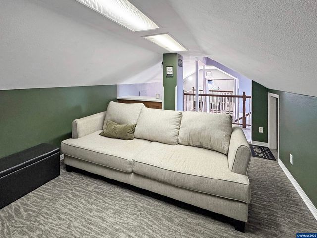 355 24th St SE, Salem, OR 97301