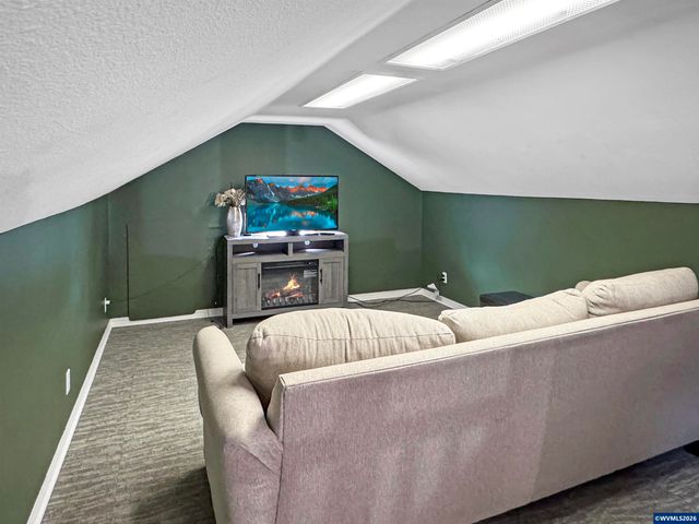 355 24th St SE, Salem, OR 97301