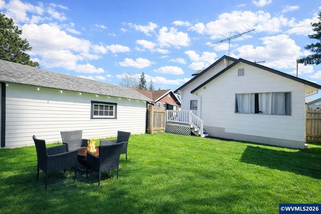 355 24th St SE, Salem, OR 97301