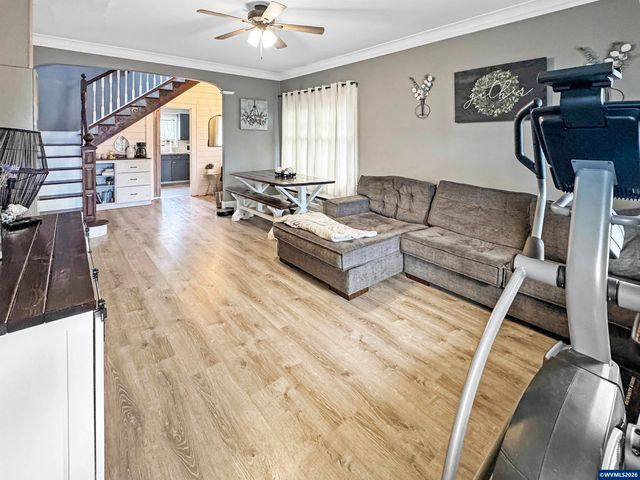 355 24th St SE, Salem, OR 97301