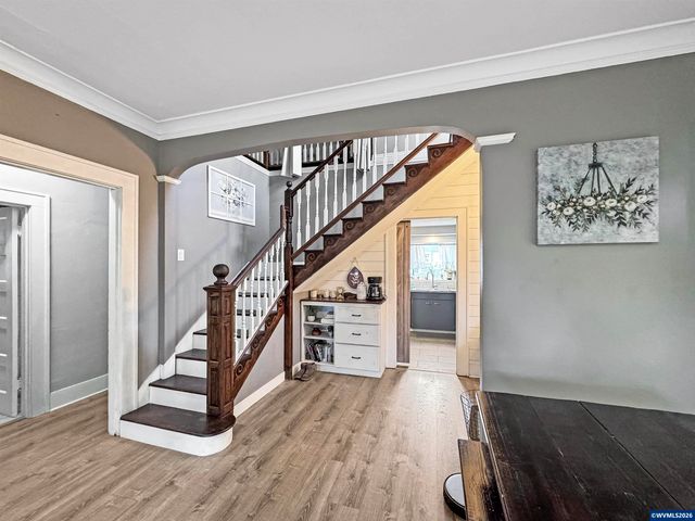 355 24th St SE, Salem, OR 97301