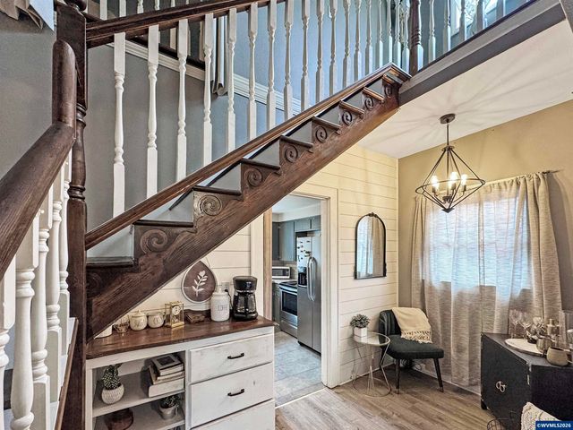 355 24th St SE, Salem, OR 97301