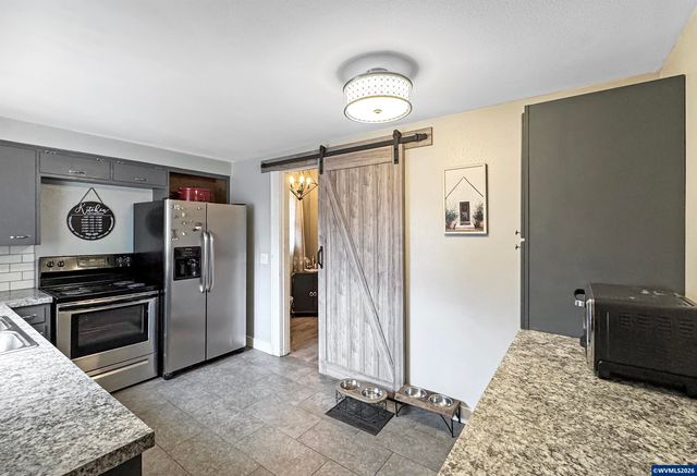 355 24th St SE, Salem, OR 97301