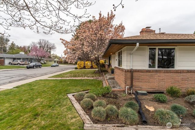 215 Pearl Street, Wenatchee, WA 98801