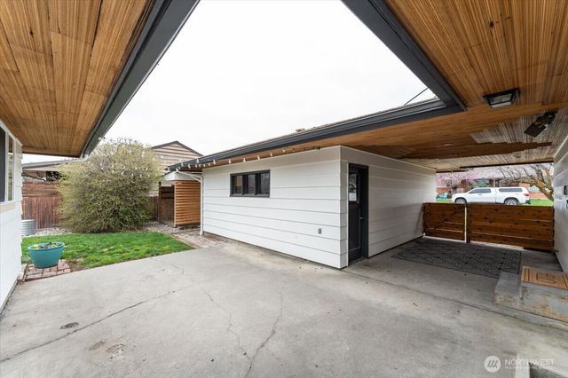 215 Pearl Street, Wenatchee, WA 98801