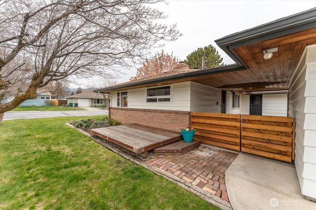 215 Pearl Street, Wenatchee, WA 98801