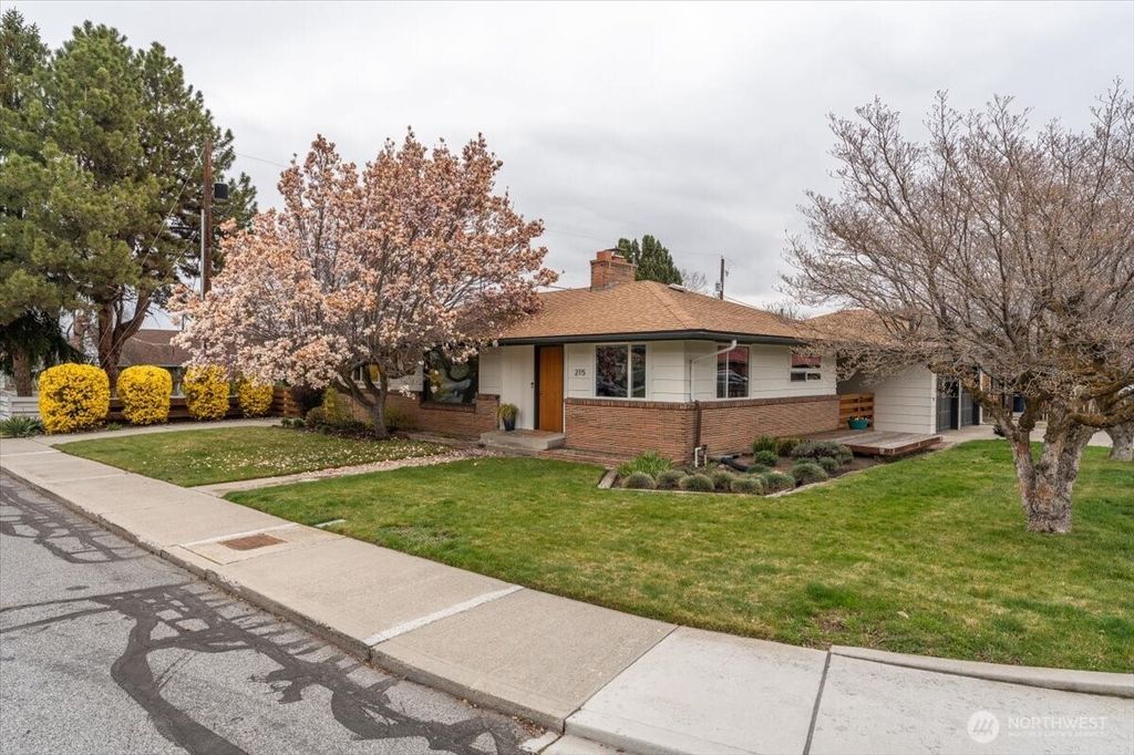 215 Pearl Street, Wenatchee, WA 98801