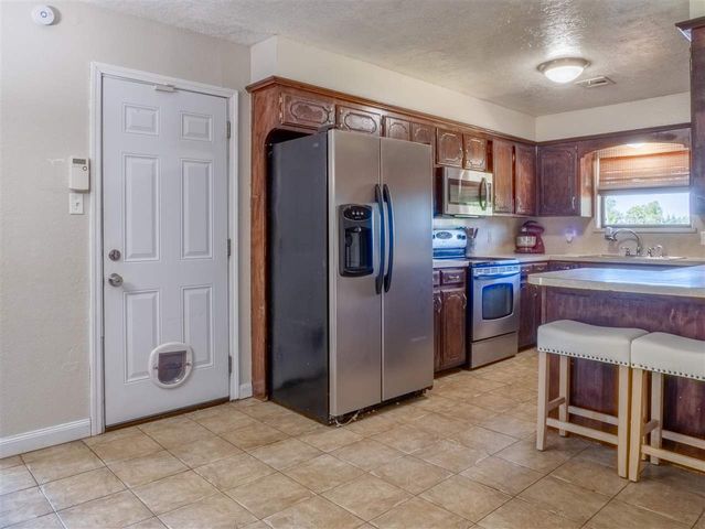307 NE Skyline Circle, Lawton, OK 73507