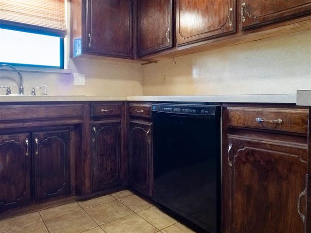 307 NE Skyline Circle, Lawton, OK 73507