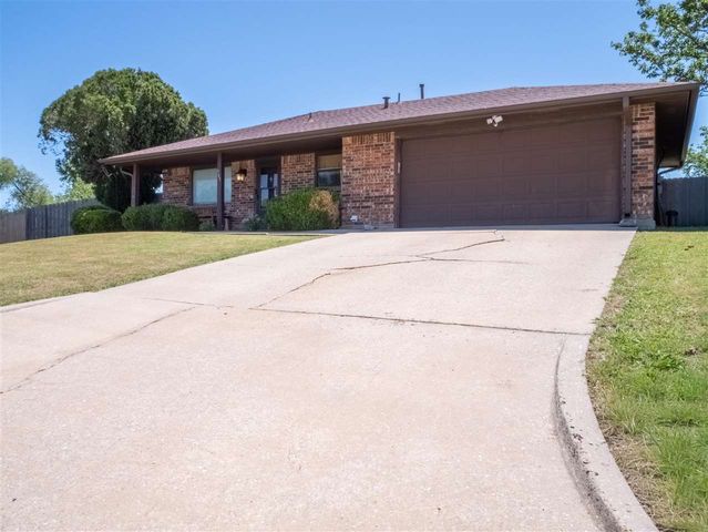 307 NE Skyline Circle, Lawton, OK 73507