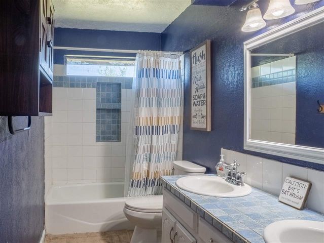 307 NE Skyline Circle, Lawton, OK 73507