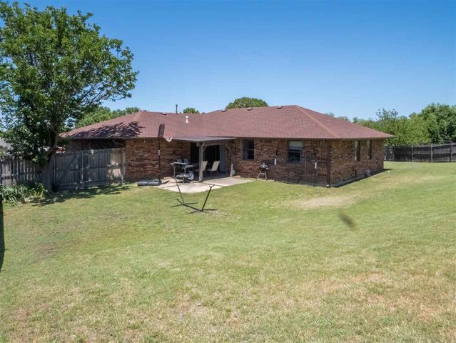 307 NE Skyline Circle, Lawton, OK 73507