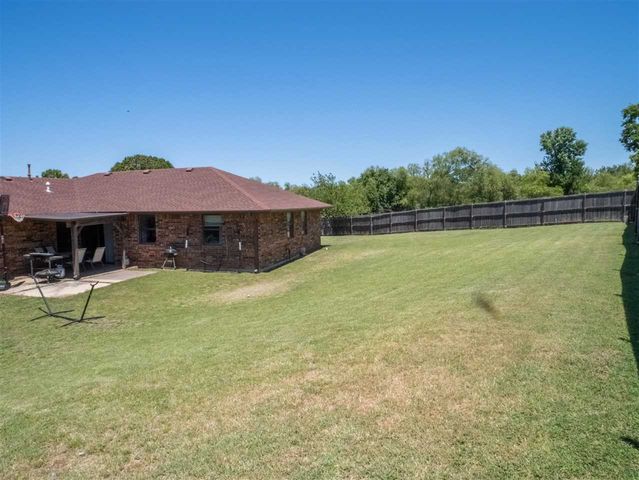 307 NE Skyline Circle, Lawton, OK 73507