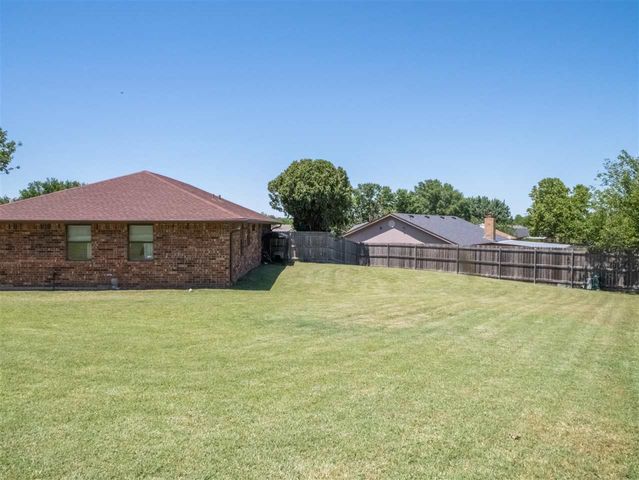 307 NE Skyline Circle, Lawton, OK 73507