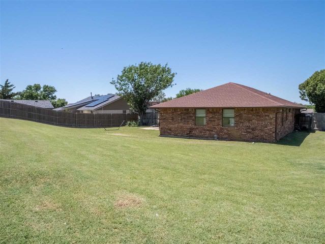 307 NE Skyline Circle, Lawton, OK 73507