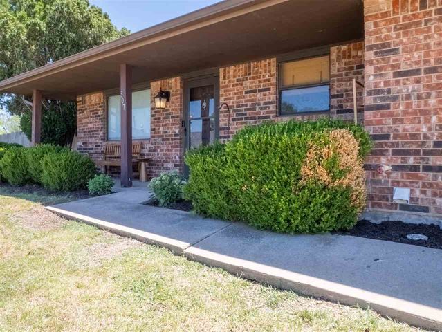 307 NE Skyline Circle, Lawton, OK 73507
