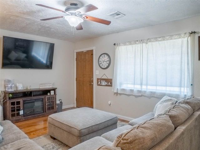 307 NE Skyline Circle, Lawton, OK 73507