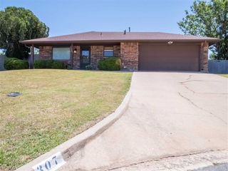 307 NE Skyline Circle, Lawton, OK 73507
