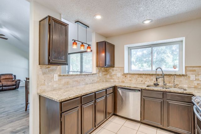 6411 Brooklawn Drive, Arlington, TX 76018