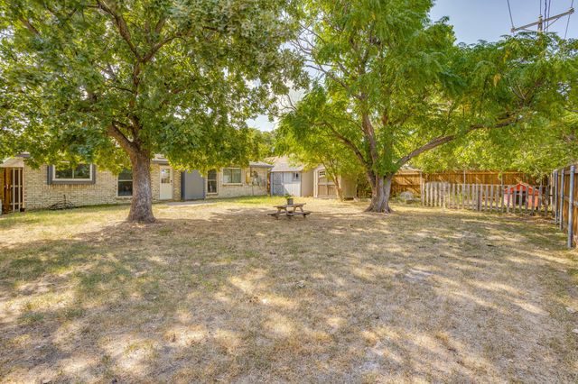 6411 Brooklawn Drive, Arlington, TX 76018
