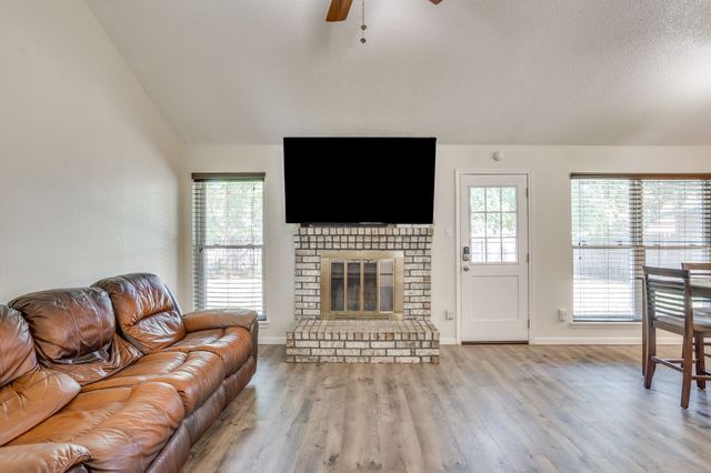 6411 Brooklawn Drive, Arlington, TX 76018
