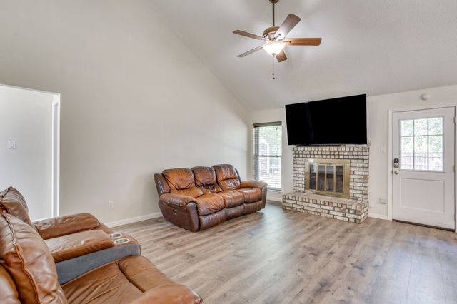 6411 Brooklawn Drive, Arlington, TX 76018