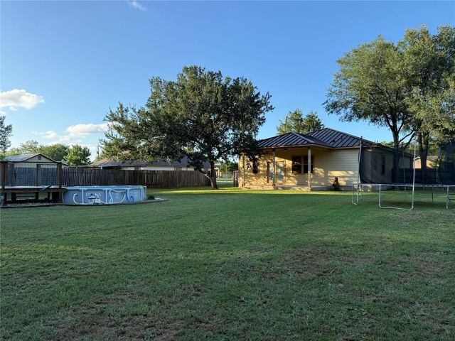 141 Kokomo LN, Bastrop, TX 78602