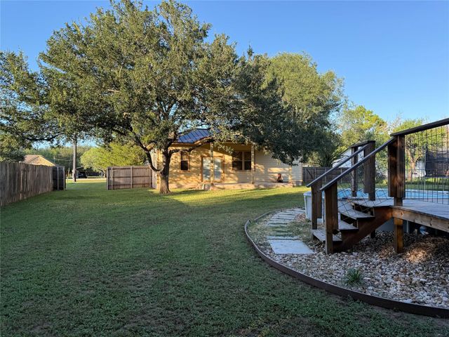 141 Kokomo LN, Bastrop, TX 78602