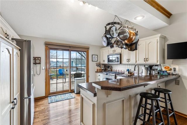 1305 Dogwood Drive, Greenwood, MO 64034