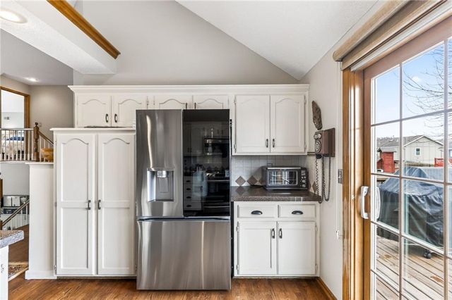 1305 Dogwood Drive, Greenwood, MO 64034