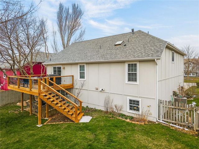 1305 Dogwood Drive, Greenwood, MO 64034