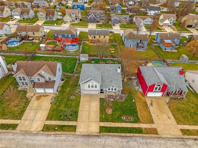 1305 Dogwood Drive, Greenwood, MO 64034