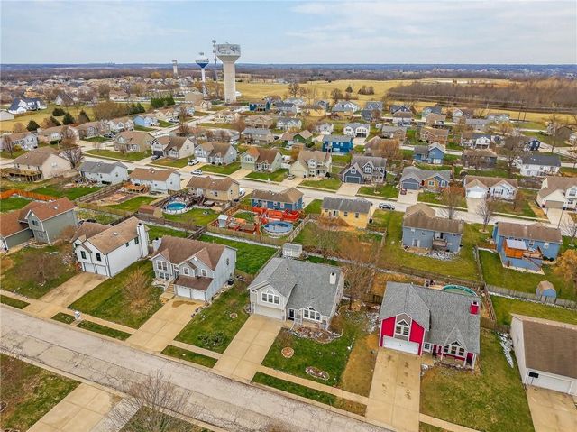 1305 Dogwood Drive, Greenwood, MO 64034