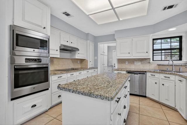 2341 W Briargate Drive, Bryan, TX 77802