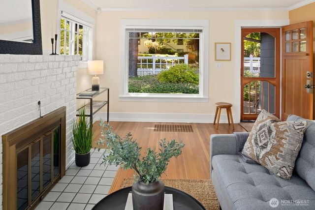 2580 5th Avenue W, Seattle, WA 98119