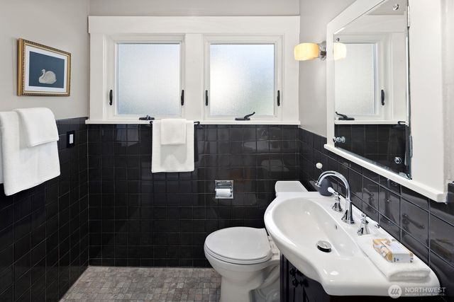 2580 5th Avenue W, Seattle, WA 98119
