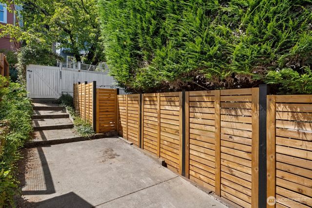 2580 5th Avenue W, Seattle, WA 98119