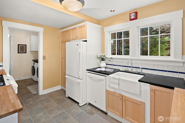 2580 5th Avenue W, Seattle, WA 98119