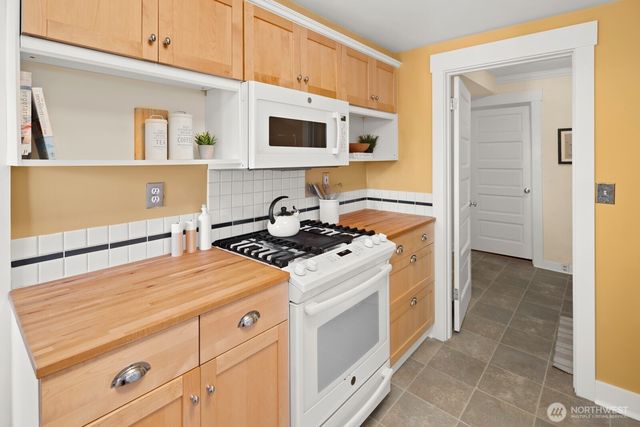 2580 5th Avenue W, Seattle, WA 98119