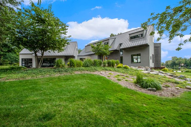 1950 Robinson Road SE, East Grand Rapids, MI 49506