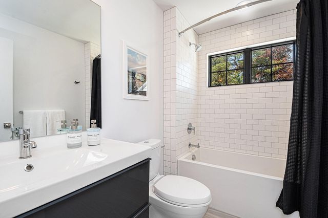 1950 Robinson Road SE, East Grand Rapids, MI 49506