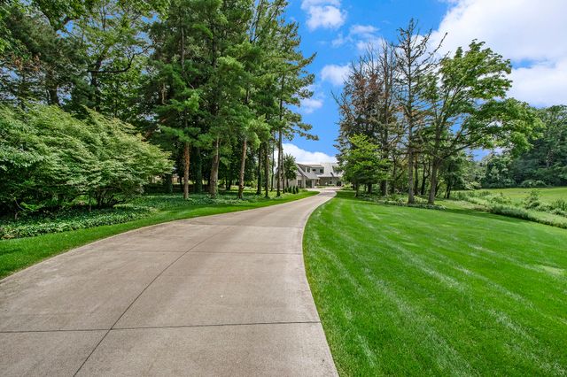 1950 Robinson Road SE, East Grand Rapids, MI 49506