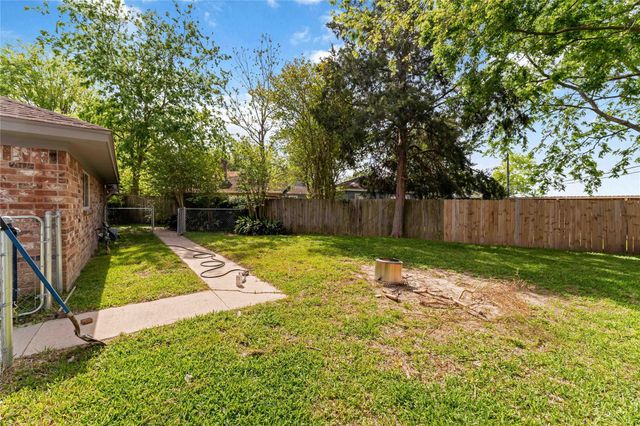 9739 Philmont Drive, Houston, TX 77080